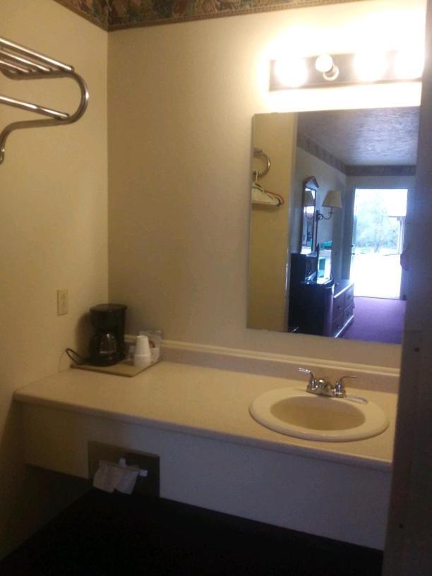 Whispering Creek Lodging & Rv Resort Newton Eksteriør billede