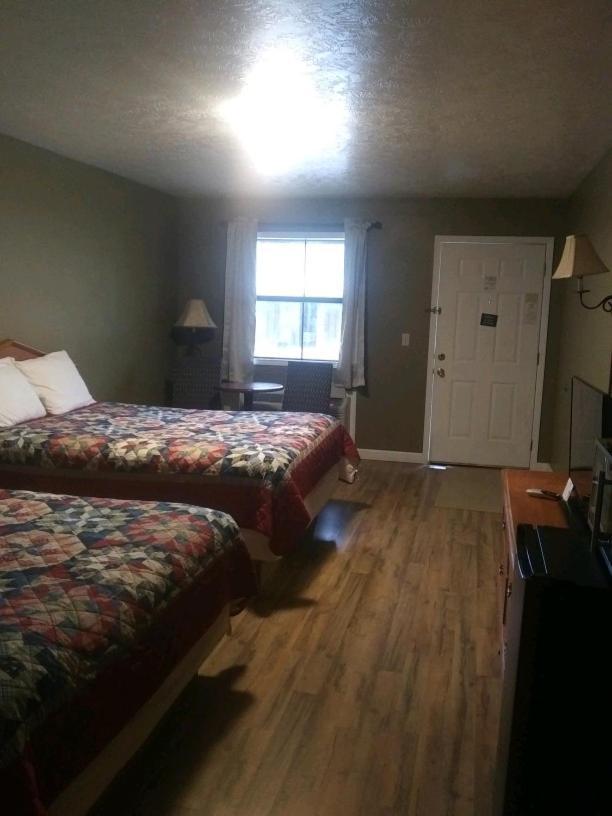 Whispering Creek Lodging & Rv Resort Newton Eksteriør billede